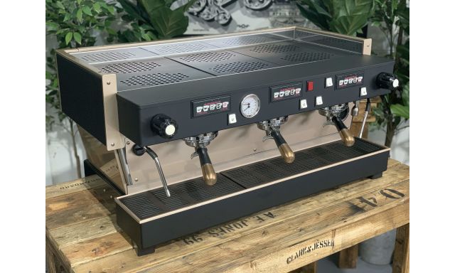 Espresso Machines La Marzocco Linea Classic AV