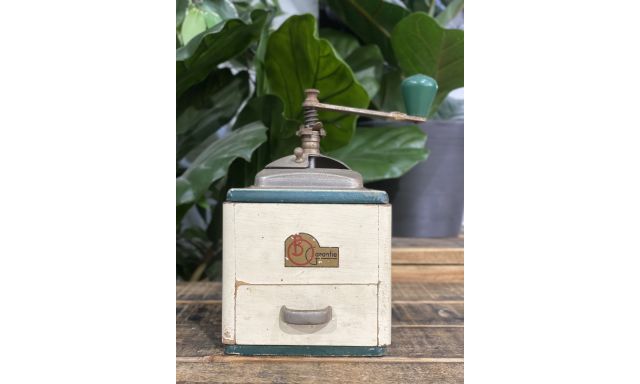Vintage Equipment Grantie #31 1900’s Cream Garantie Square Box Hand Coffee Grinder