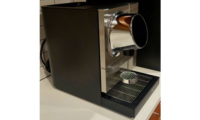 Espresso Machines Nespresso Momento 100