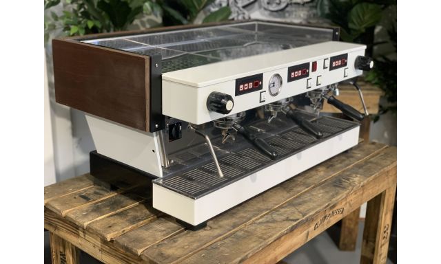 Espresso Machines La Marzocco Linea Classic AV