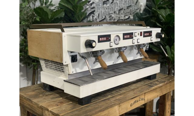 Espresso Machines La Marzocco Linea Classic AV