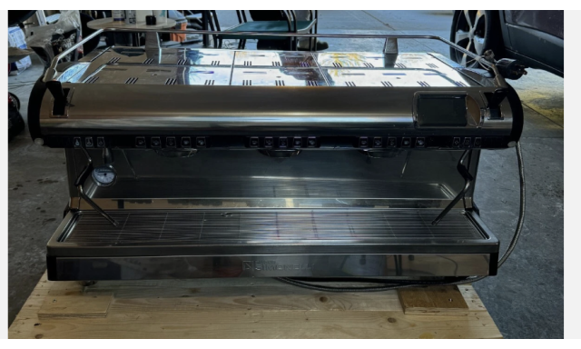 Espresso Machines Nuova Simonelli Aurelia Wave Volumetric Digit Three Group Two Wands