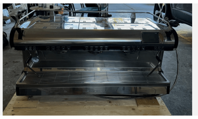 Espresso Machines Nuova Simonelli Aurelia Wave Volumetric Digit Three Group Two Wands