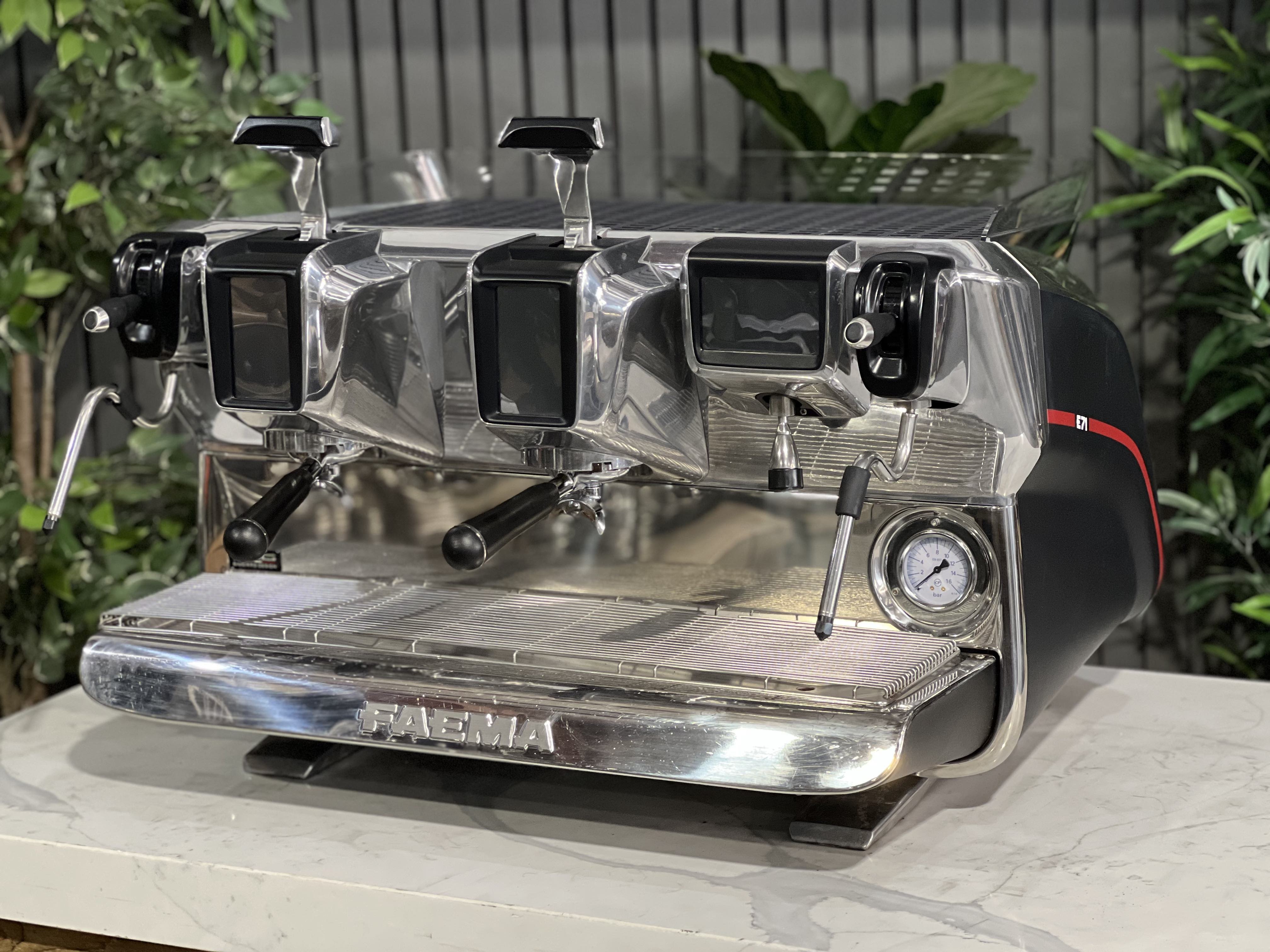 FAEMA E71 GTi A/3 エスプレッソマシン 中古 現役使用品 - メルカリ
